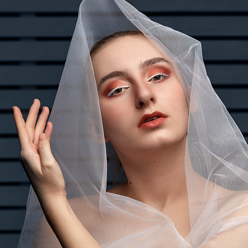 Beauty - Model: Adina Neagu | Make-up: Joëlle Neagu | Foto: Kaspar Johannes Schweizer